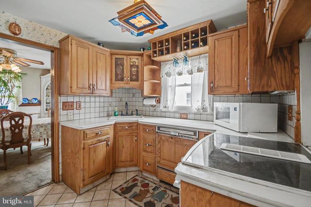 859 WYNDOM TER, Secane, PA 19018