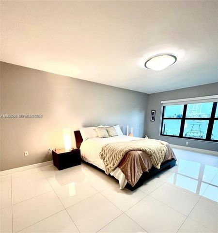200 Golden Isles Dr 206, Hallandale Beach, FL 33009