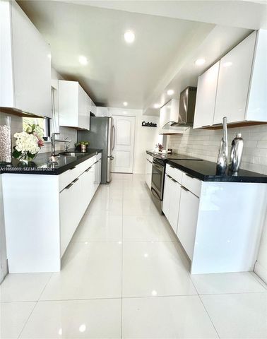 200 Golden Isles Dr 206, Hallandale Beach, FL 33009