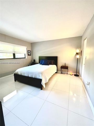 200 Golden Isles Dr 206, Hallandale Beach, FL 33009