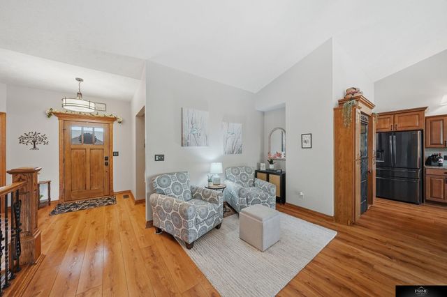 8220 Trail Ridge Court, Lincoln, NE 68505