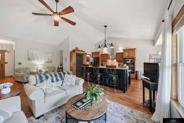 8220 Trail Ridge Court, Lincoln, NE 68505