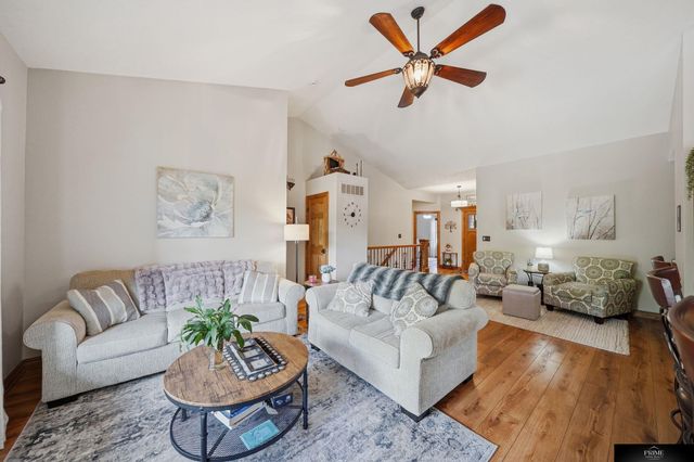 8220 Trail Ridge Court, Lincoln, NE 68505