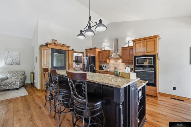 8220 Trail Ridge Court, Lincoln, NE 68505