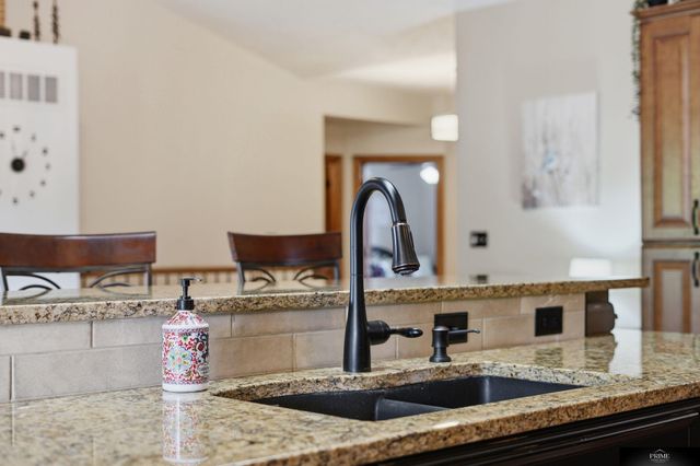 8220 Trail Ridge Court, Lincoln, NE 68505