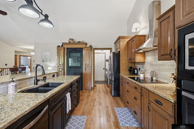 8220 Trail Ridge Court, Lincoln, NE 68505