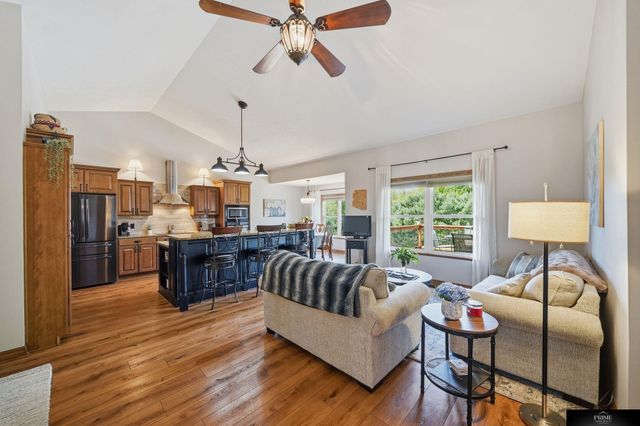 8220 Trail Ridge Court, Lincoln, NE 68505