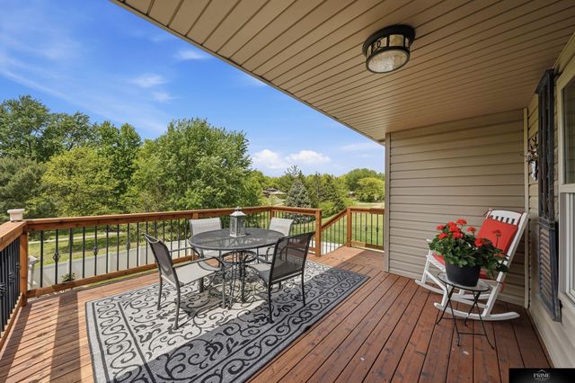 8220 Trail Ridge Court, Lincoln, NE 68505