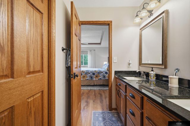8220 Trail Ridge Court, Lincoln, NE 68505