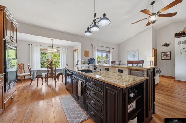 8220 Trail Ridge Court, Lincoln, NE 68505