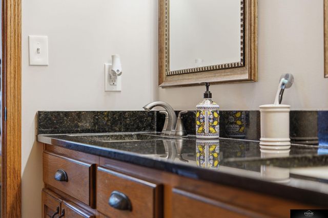 8220 Trail Ridge Court, Lincoln, NE 68505