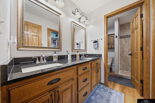 8220 Trail Ridge Court, Lincoln, NE 68505
