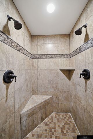 8220 Trail Ridge Court, Lincoln, NE 68505