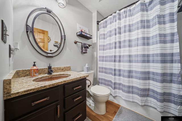 8220 Trail Ridge Court, Lincoln, NE 68505