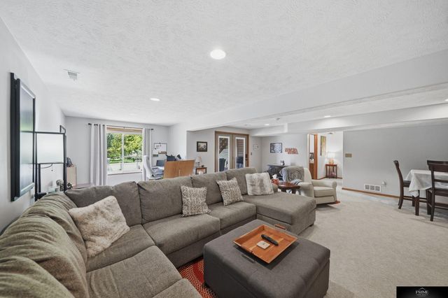 8220 Trail Ridge Court, Lincoln, NE 68505