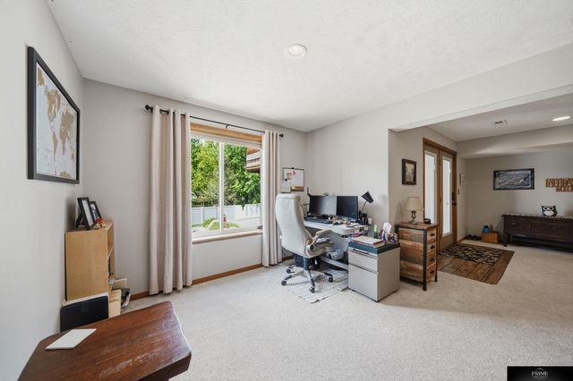 8220 Trail Ridge Court, Lincoln, NE 68505