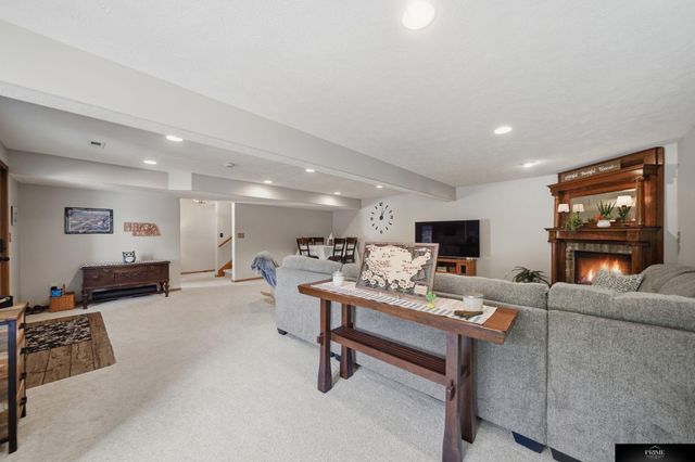 8220 Trail Ridge Court, Lincoln, NE 68505