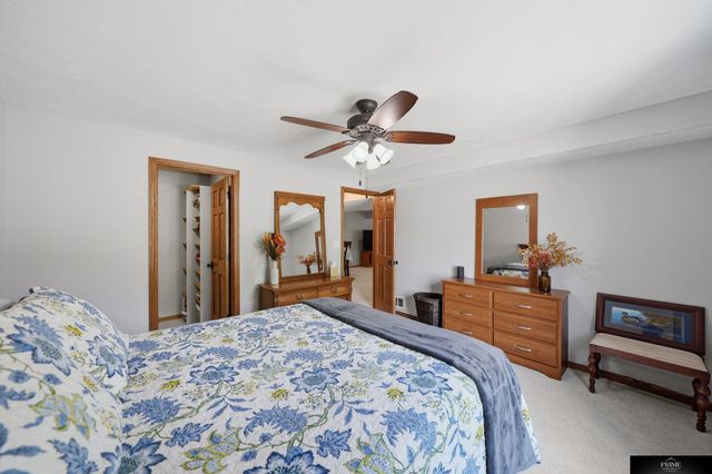 8220 Trail Ridge Court, Lincoln, NE 68505