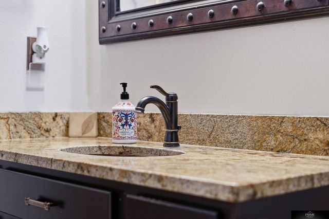 8220 Trail Ridge Court, Lincoln, NE 68505