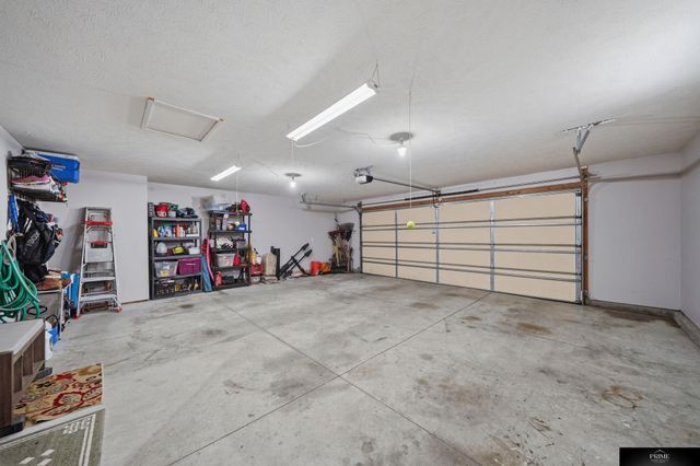 8220 Trail Ridge Court, Lincoln, NE 68505