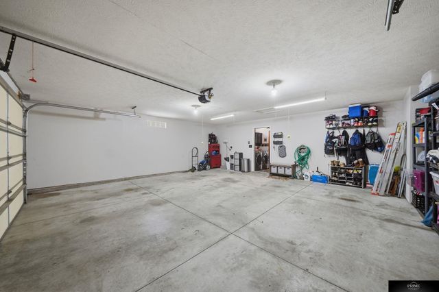 8220 Trail Ridge Court, Lincoln, NE 68505