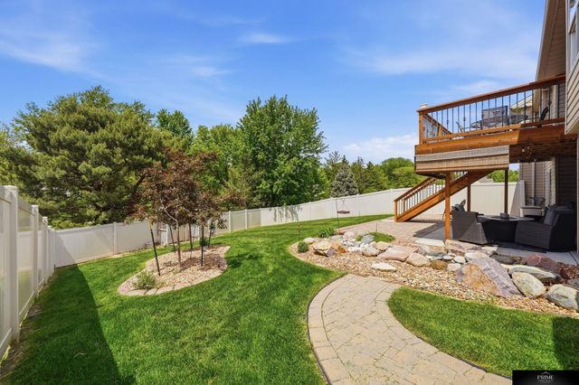 8220 Trail Ridge Court, Lincoln, NE 68505
