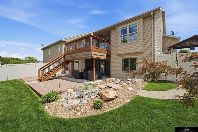 8220 Trail Ridge Court, Lincoln, NE 68505