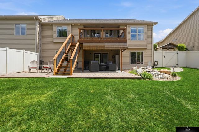8220 Trail Ridge Court, Lincoln, NE 68505