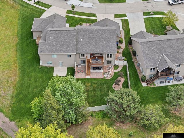 8220 Trail Ridge Court, Lincoln, NE 68505