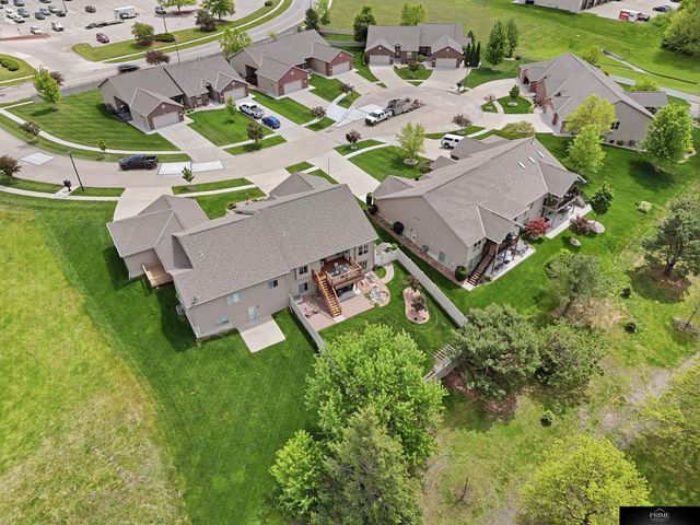 8220 Trail Ridge Court, Lincoln, NE 68505