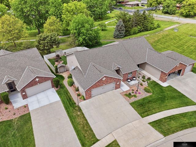 8220 Trail Ridge Court, Lincoln, NE 68505