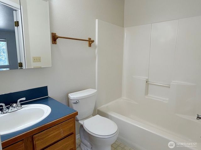410 Volesky Drive SE, Rainier, WA 98576