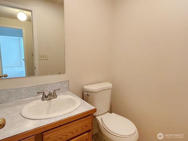 410 Volesky Drive SE, Rainier, WA 98576