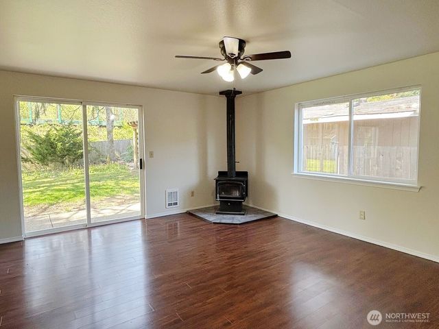 410 Volesky Drive SE, Rainier, WA 98576
