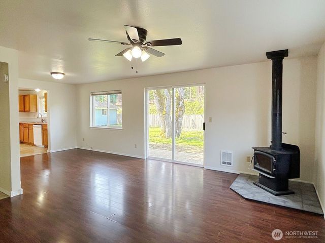 410 Volesky Drive SE, Rainier, WA 98576