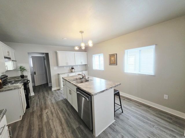 3512 N 15th STREET, Milwaukee, WI 53206