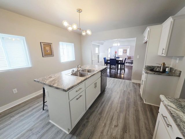 3512 N 15th STREET, Milwaukee, WI 53206