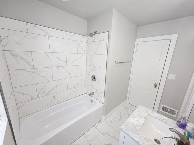 3512 N 15th STREET, Milwaukee, WI 53206