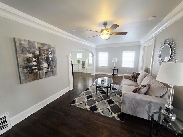 3512 N 15th STREET, Milwaukee, WI 53206