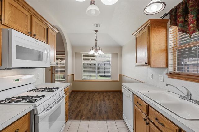 10116 Glascow Drive, Yukon, OK 73099