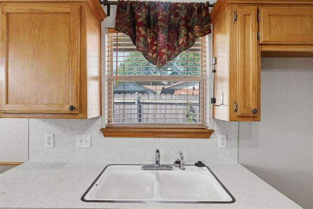 10116 Glascow Drive, Yukon, OK 73099