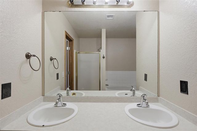 10116 Glascow Drive, Yukon, OK 73099
