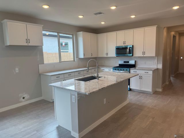 7670 E 35 St, Yuma, AZ 85365
