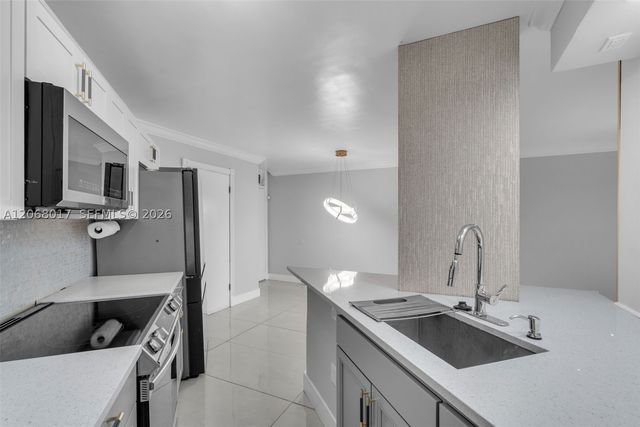 213 Lake Pointe Dr 106, Oakland Park, FL 33309