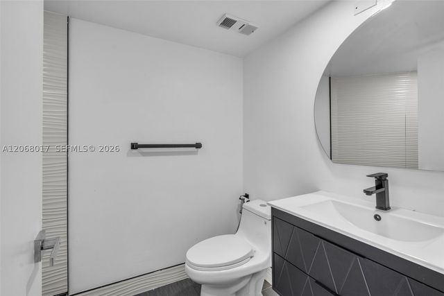 213 Lake Pointe Dr 106, Oakland Park, FL 33309