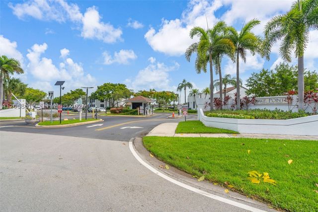 213 Lake Pointe Dr 106, Oakland Park, FL 33309