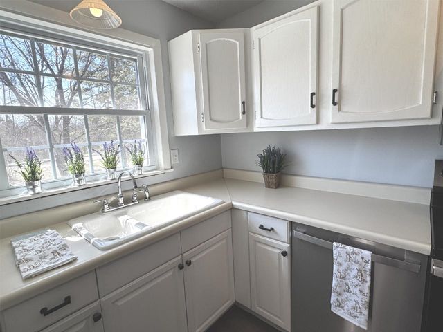 13 Sugartree Ln Unit G4, Essex Junction, VT 05452