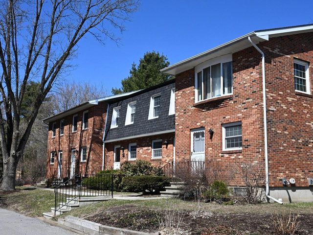 13 Sugartree Ln Unit G4, Essex Junction, VT 05452