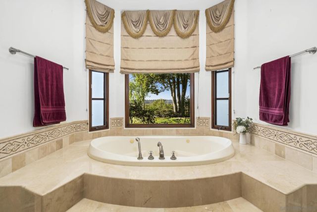 4690 Rancho Del Mar Trl, San Diego, CA 92130