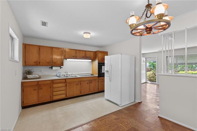 2800 Country Club DR, Suffolk, VA 23435